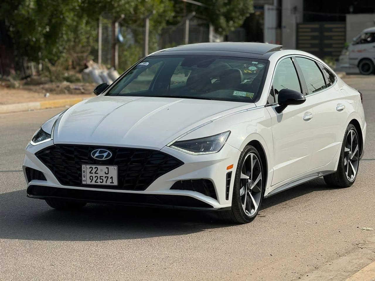 للبيع 
سوناتا  2022   plus Sel     
رقم اربيل  
الدولي الجديد هزه وفحص وترقيم جديد 
الباقي كفالة عامة عالفحص ابيع  
السياره جاهزه 
تبديل فقط جاملغ السايق واهنا بالعراق جاملغ خلفي الصور بالمنشور 
حجر بلادي 
  ماشية 61       
.. شرط التحويل او وكالة للمشتري 
مواصفات  ..
بنوراما 
بصمة تشغيل + البوب بصمة + تشغيل عن بعد
كشن السايق كهربائي  
1600  تيربو 
تبريد شاشة بيانو منفصل
تدفئه بالكشنات 
اوتو هولد + اوتو اوف
مانع انحدار ومانع انزلاق 
لد امامي نهاري 
كيرها دكم
لايت زينون عالي ناصي 
رادار امامي خلفي جانبي
اشاير بالمري 
شاشة كبيره بلادية + كامرا خلفيه دوارة 
مانع تصادم امامي خلفي
قيادة آليه تحديد مسار 
سايد بريك دكمة 
انضمة قيادة 4 
وباقي المواصفات معروفة للسيارة 
سعرها  188 ورقة وبيها مجال  
مكانها بغداد - الدورة - المهدية الثانية   
  الهاتف. *********** بغداد, العراق
