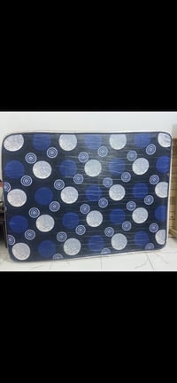 سرير • أثاث غرفة نوم