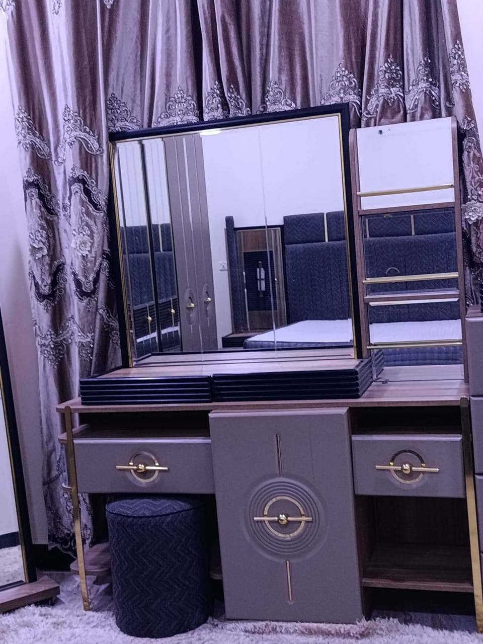 غرفة اخشاب تركي   درجه اولى  السعر 1/500وبيه مجال للاستفسار الاتصال على الرقم (***********)
