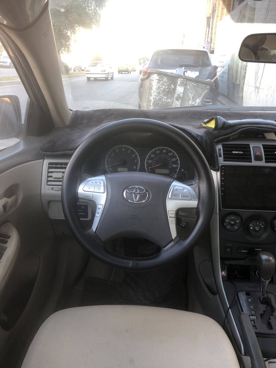 السلام عليكم 
كورلا امريكي 2009 بيه تعمير بالقماره اثر سقوط شجره عليه مكينه جديده قبل شهر شاده مال 2019 صبغه جديده سياره خير من الله يرادله حداديه السعر 85 وبيه مجال *********** مكان السياره بغداد
