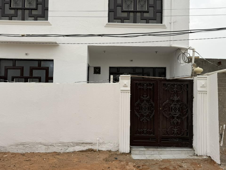بيت للبيع مساحة ١١٥مربع دور حوزه شارع ميثم التمار شارع رقم ٩
***********
