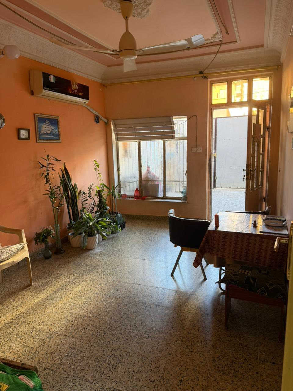 للبيع بيت 
في حي جمهوريه خلف كماليات 
مساحه ١٥٤متر 
شارع ١٠متر تبليط وخدمات كامله 
قرب جامع الفرقان 
للاستفسار مراجعة مكتب حاتم للعقار مقابيل محكمة تحقيق الفلوجة الجديدة او الاتصال ***********
