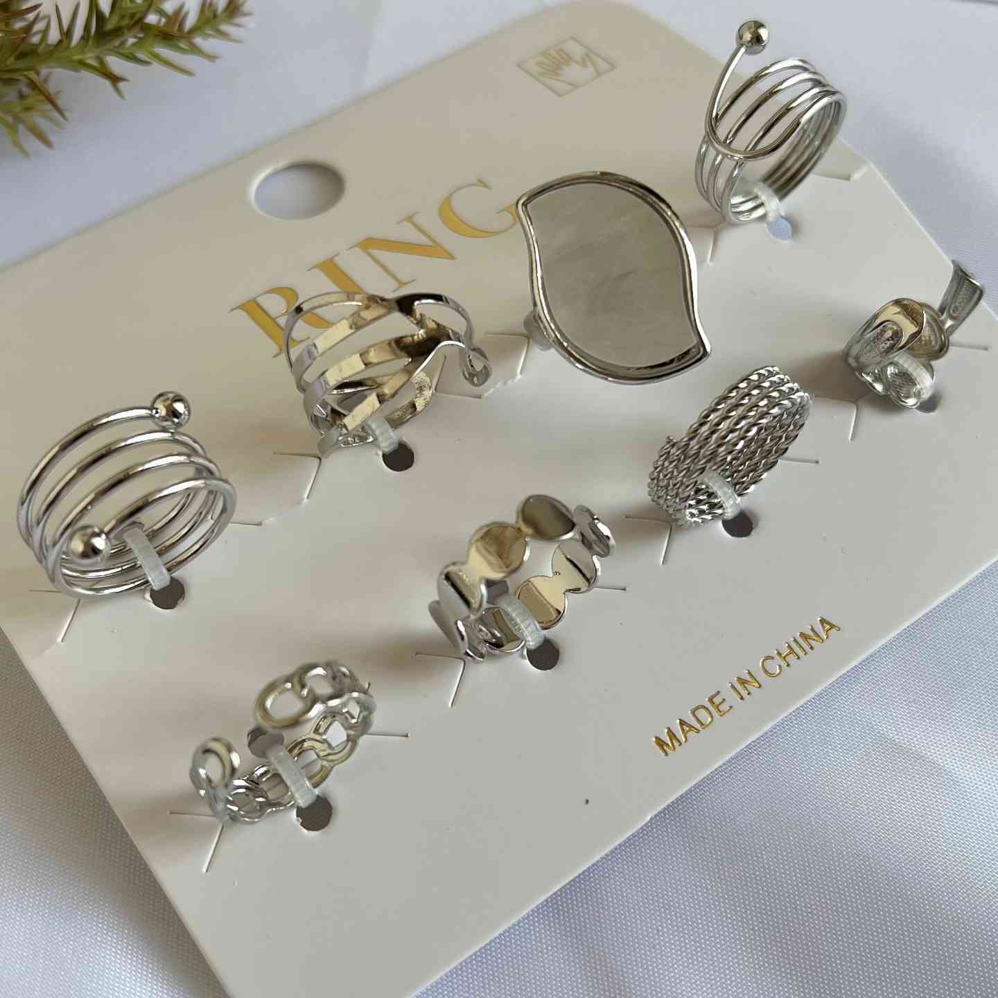 ⁨ محابس اطراف ستانلس ستیل جودة عالية جداً ✨ 
- السعر : 4 و 5 الاف فقط 
- التوصيل متوفر لكل المحافظات 
- خصم %10 على الطلب القادم 
- للطلب أو الاستفسار مراسلة الصفحة⁩ 🤍✨


**إذا كنت صاحب هذا الإعلان وتريد حذفه لأي سبب، رجاءا أرسل رسالة إلى الدعم الفني**