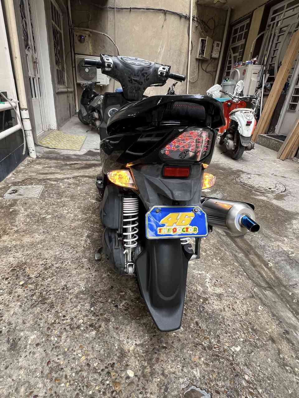 السلام عليكم جيتي ار حديث نوزل خطين رمبه دراجه
بك لايت خليه دشبول ٣ الوان
كفاله عامه مكينه خرسه وممفتوحه ابد 
كلجاته رياضي وكشن رياضي. ملاحضه(( بدون هاي صالنصه وياها البلاديه))
كهربائيات كله شغله كفرات ختم واحد
مكاني الاعظميه
 شراي يتصل***********
