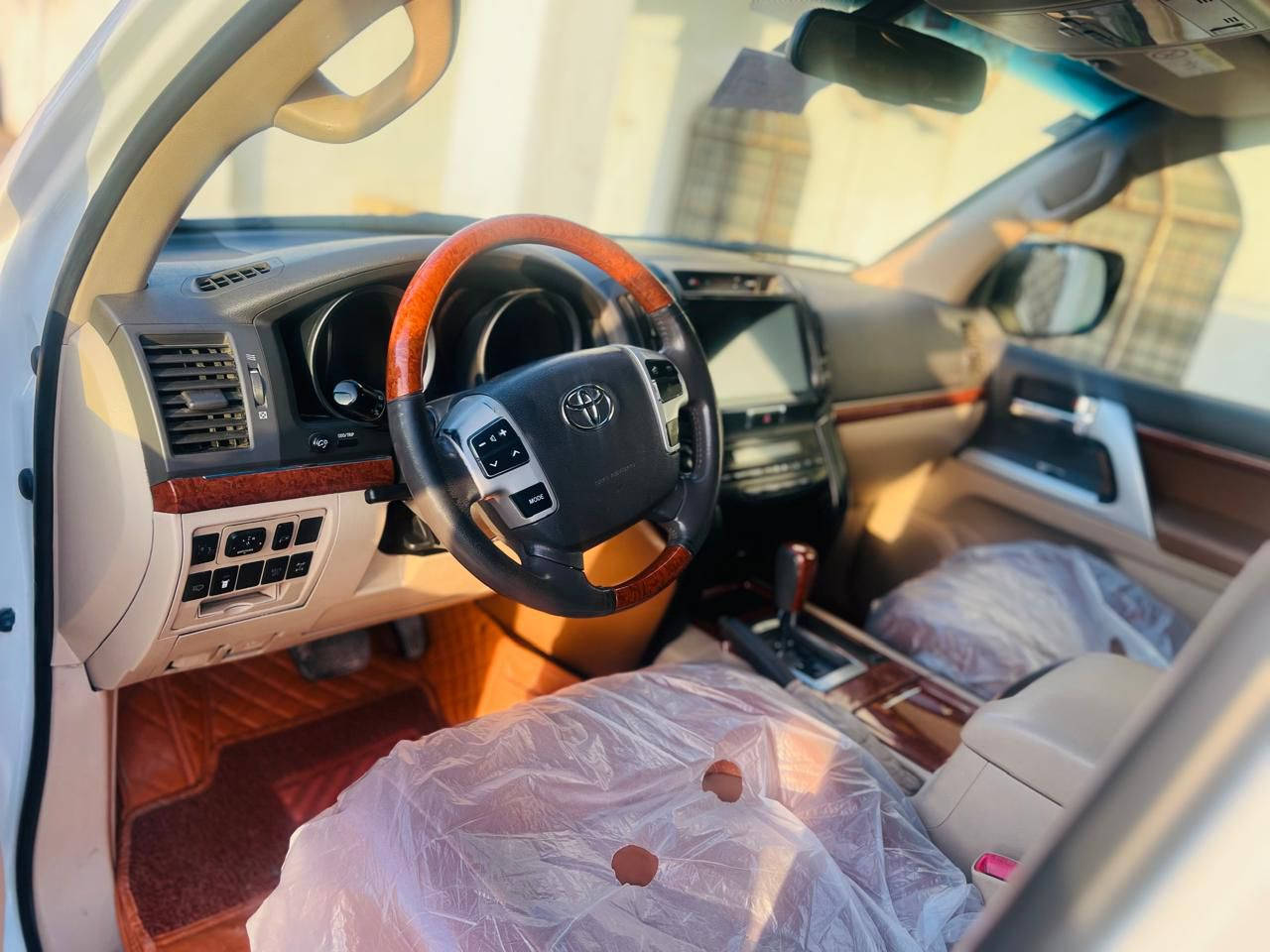 سلام عليكم. لاندكروز  2014 رقم بغدآد بسمي سنويه 2030  كفاله من كلشي السياره مكفوله عامه من الضربه والصبغ والتبديل 
فول مواصفات لكزز

فتحه سلايد روف

تشغيل عند بعد 

بصمه أبواب 4

زراك لايت 

 مري شفط 

ترحيب  

مقاعد كهرباء  جلد 

7 راكب داخل جديد جدا 

فور ويل 

طفايه حريق

محرك 8 سلندر 4600

3 قطع تبريد  سياره مناقصه كلشي جيده جدا 

العنوان  آلرفاعي

الاتصال / 
***********
‪***********‬
