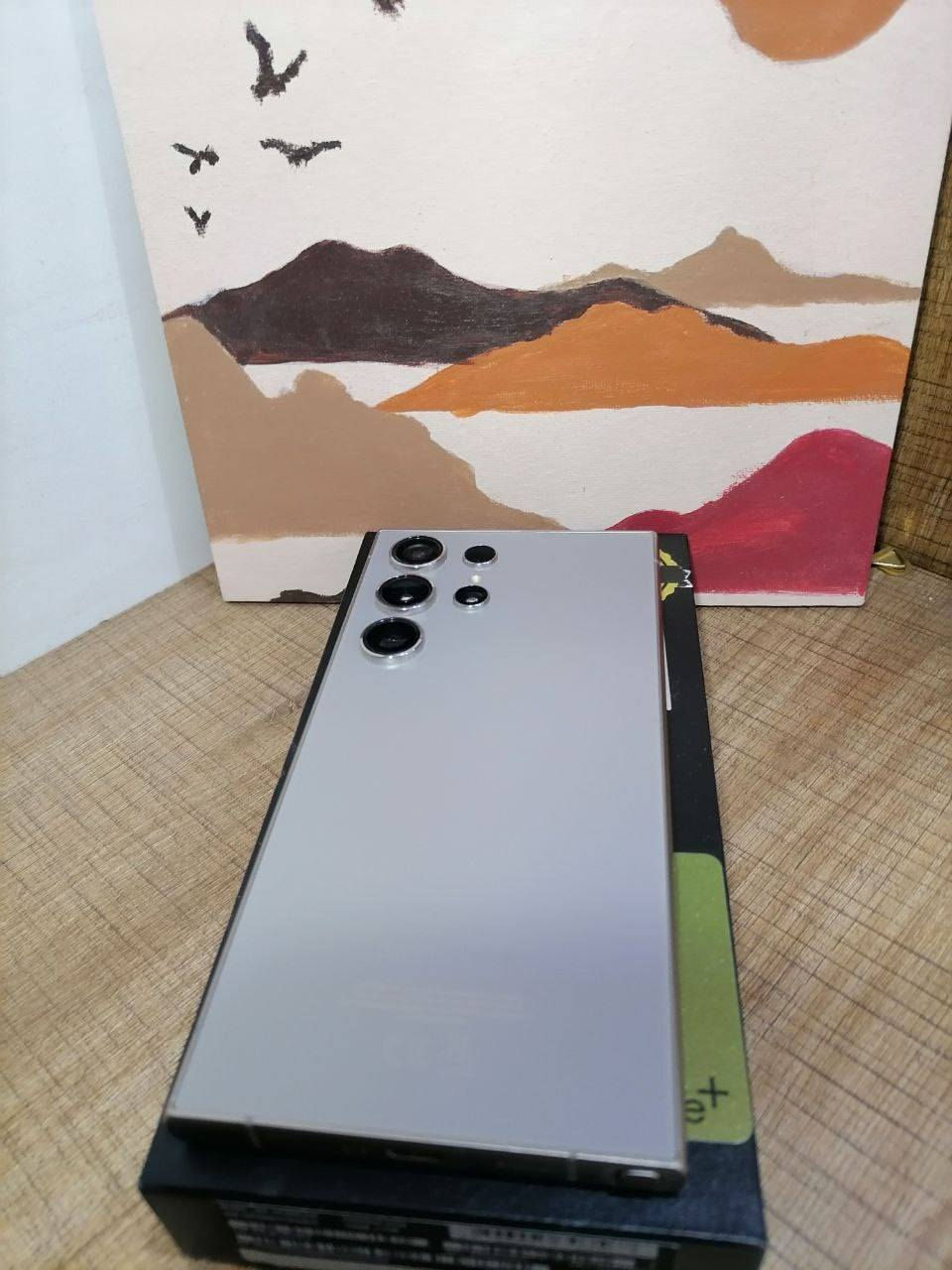 Samsung S24 Ultra 
التخزين والرام: سعة 1 تيرابايت (1000 جيجابايت) مع 12 جيجابايت رام.

الشاشة: 6.8 بوصة Dynamic AMOLED 2X، سطوع يصل إلى 2600 شمعة، طبقة Corning Gorilla Armor.

المعالج: Qualcomm Snapdragon 8 Gen 3 (مخصص لجالاكسي).

الكاميرا: نظام كاميرا خلفية رباعي (رئيسية 200 ميجابكسل) ودعم شامل لـ Galaxy AI للصور والفيديو.

البطارية: 5000 مللي أمبير.
السعر مليون 300 
مع الكفرات العدد 5


**إذا كنت صاحب هذا الإعلان وتريد حذفه لأي سبب، رجاءا أرسل رسالة إلى الدعم الفني**