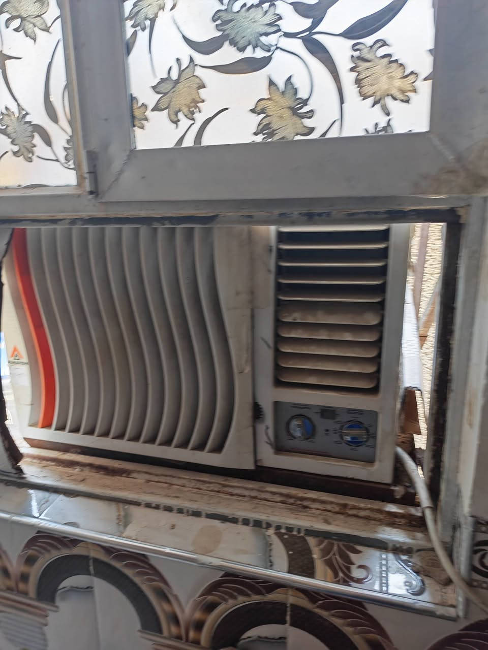 سبلت طن ونص شينون ومكيفات شينون والحافظ طنين تبريد ثلج مادخلات تصليح للبيع عنوان كربلاء ***********
