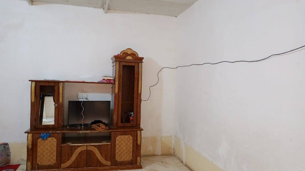 @إشارة 
بيت في حي عداي بل زراعي تحويل فقط مكاتبه مساحة البيت٢٠٠ متر 
بشارع بيت شوكه قرب المولدة قريب على الشارع البيت ركن 
للاستفسار الاتصال على الرقم 
***********
