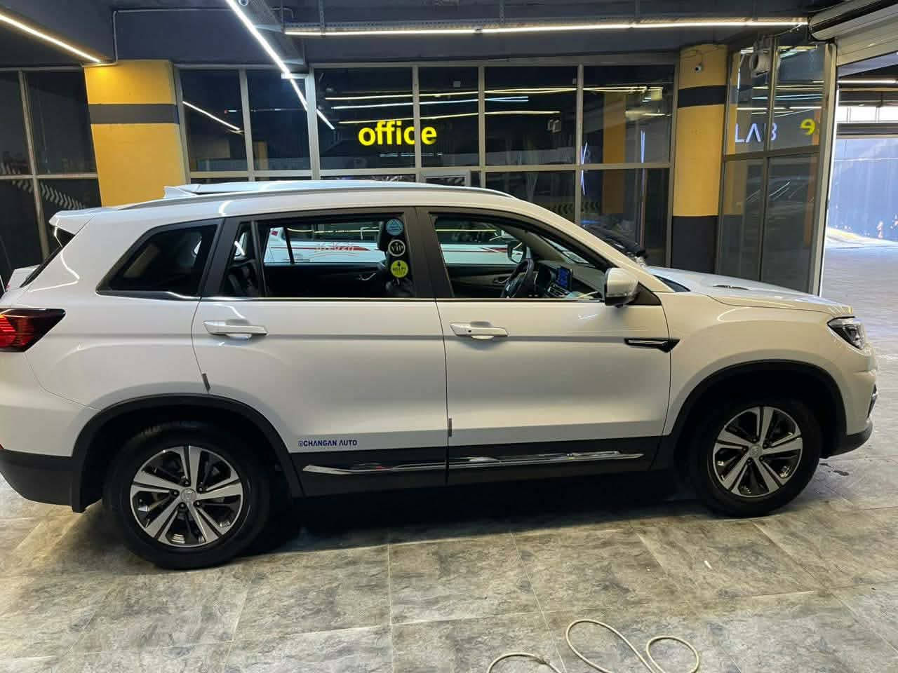 مكلف بالنشر  شانجان c75 ٢٠١٩  كلش نظيفة مال شخص داير باله عليها  السيارة بوضع الوكالة ماشية ١١٢ ألف فقط للاستفسار الاتصال برقم *********** حصراً الصوره تحجي عن نظافة السيارة
