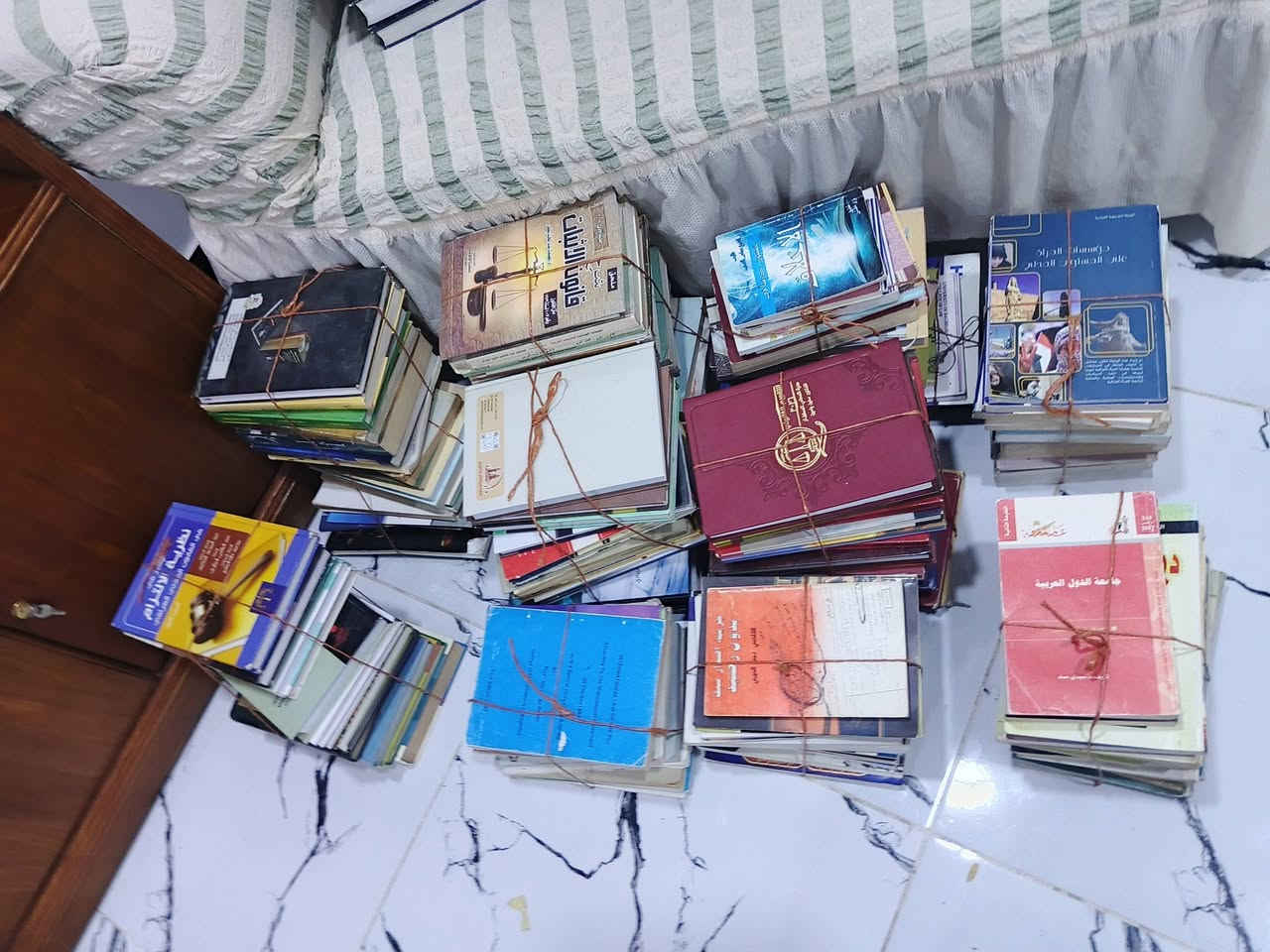 متوفر 576 كتاب للبيع
كتب جديدة تتضمن مواضيع عامة وقانونية ودينيه اذا تاخذهن كلهن الكتاب ينحسب على الفين واذا تاخذ مجموعة معينة ينحسب الكتاب اقل من السعر الاصلي 

للطلب والأسعار تكدر تراسلتي خاص او تتصل على هذا الرقم 
***********
