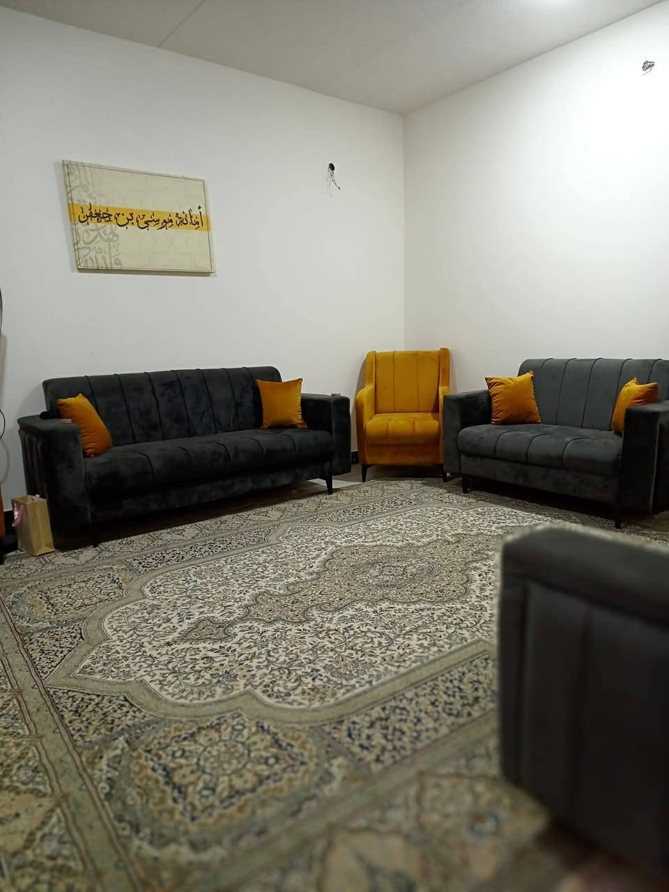 السلام عليكم
يتوفر دار للايجار مجمع قرية الغدير 2
مساحه 150 متر 
الدار جاهز للسكن مع كاونتر وثلاجة وغسالة وسبلت وصالة 
 للاستفسار الاتصال على الرقم 
***********
