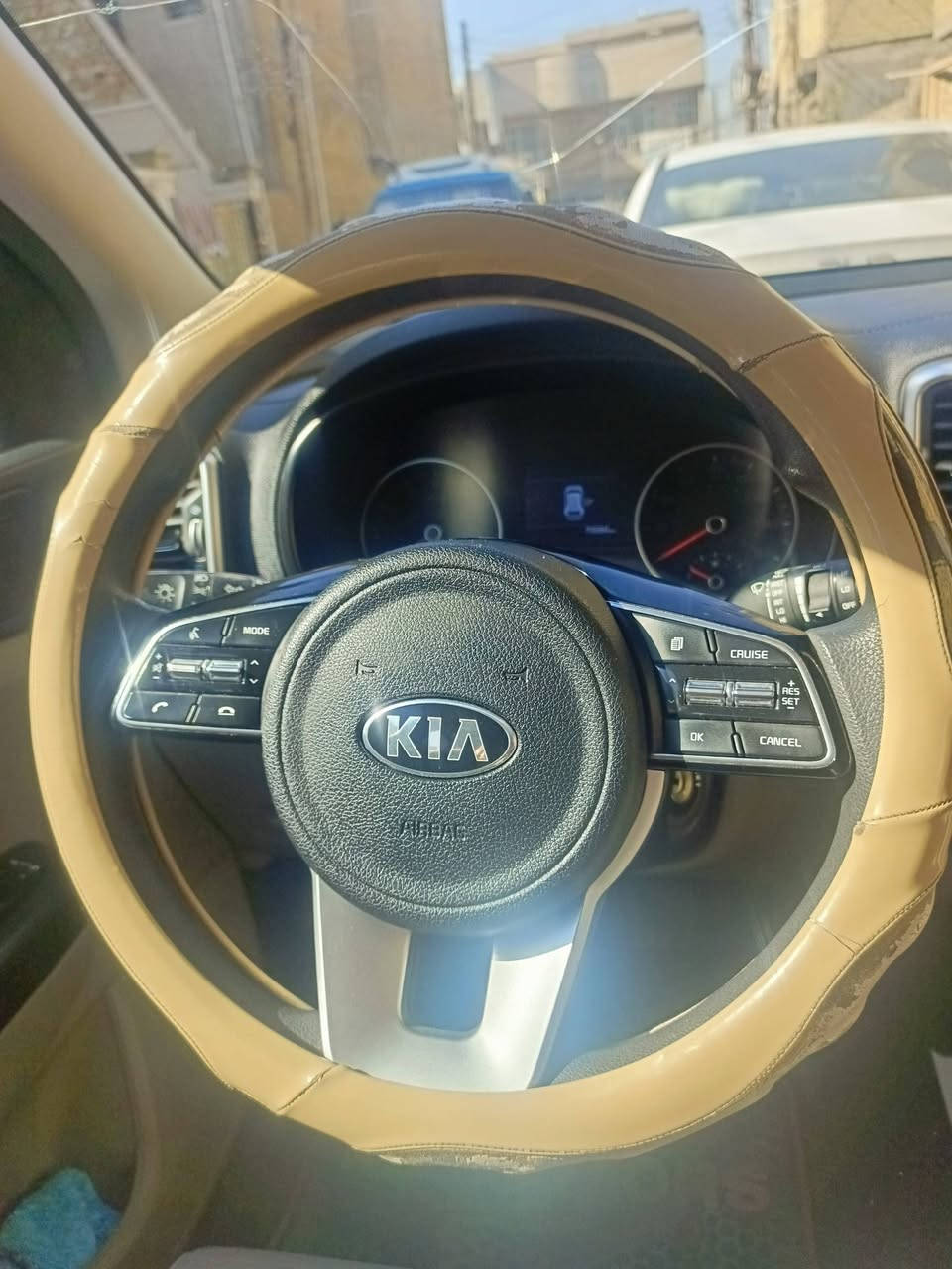 كيا سبورتج 2021 LX وارد امريكي الضرر شبر بالبنيد فقط ومشتغله على البارد وكو فوگ الرقم الخلفي ترويجه على گد اربع اصابع ممبينه
رادارات جانبي وامامي وخلفي 

توقف ذاتي مانع تصادم 

مري شفط 

مود درايف 

كروس سرعه

تحديد مسار 

كشن السائق كهرباء 

السعر 185

الاتصال ***********
