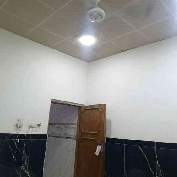 بيت مساحه 100 متر 5*20 طابو صرف يتكون من غرفه وصاله ومطبخ ومنور وحمام داخلي واستقبال وتواليت خارجي   +   طابق ثاني للبيت غير جاهز 
عنوان البيت 
البصرة دور الشرطه ال76 قرب ال 4 شوارع مال شارع السيد 
السعر 105

***********
