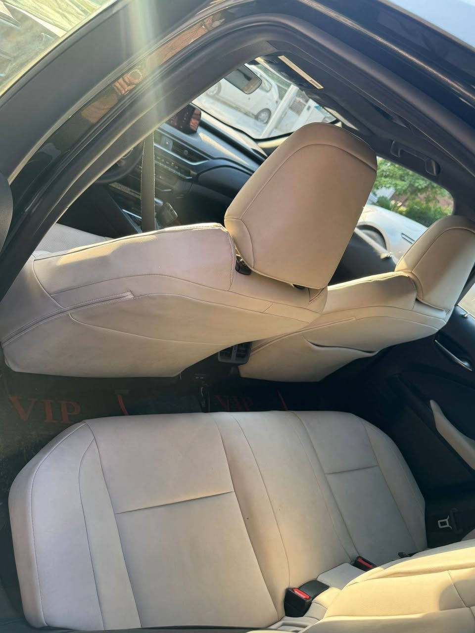 السلام عليكم
lexus ux 250h موديل ٢٠٢٢ الحادث فقط باب السايق مبدل كل الصور والضربة من امريكا موجوده وكذلك السونار السعر ٢٥ وبيه مجال لان مستعجل للتواصل عله هذا الرقم ***********
