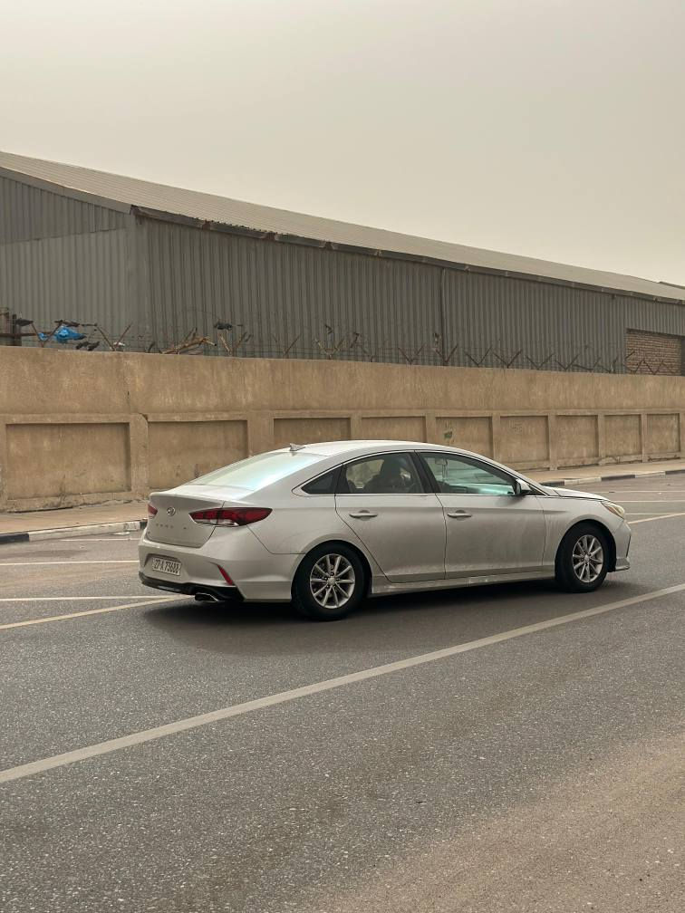 السلام عليكم هونداي سوناتا ٢٠١٨ رقم دولي سنويه منتهيه صارله شهر  وارد امريكي كفاله عده بارد بل بنيد والجاملق بارد بصيط محرك ٢٤٠٠  مكينه وكير كفاله سياره جاهزه للخير مواصفات se ماشيه ٩٠ ميل سياره مال بيت ما متعوبه الشراي يتصل *********** مكانهه بصره جزيره البصرة, العراق
