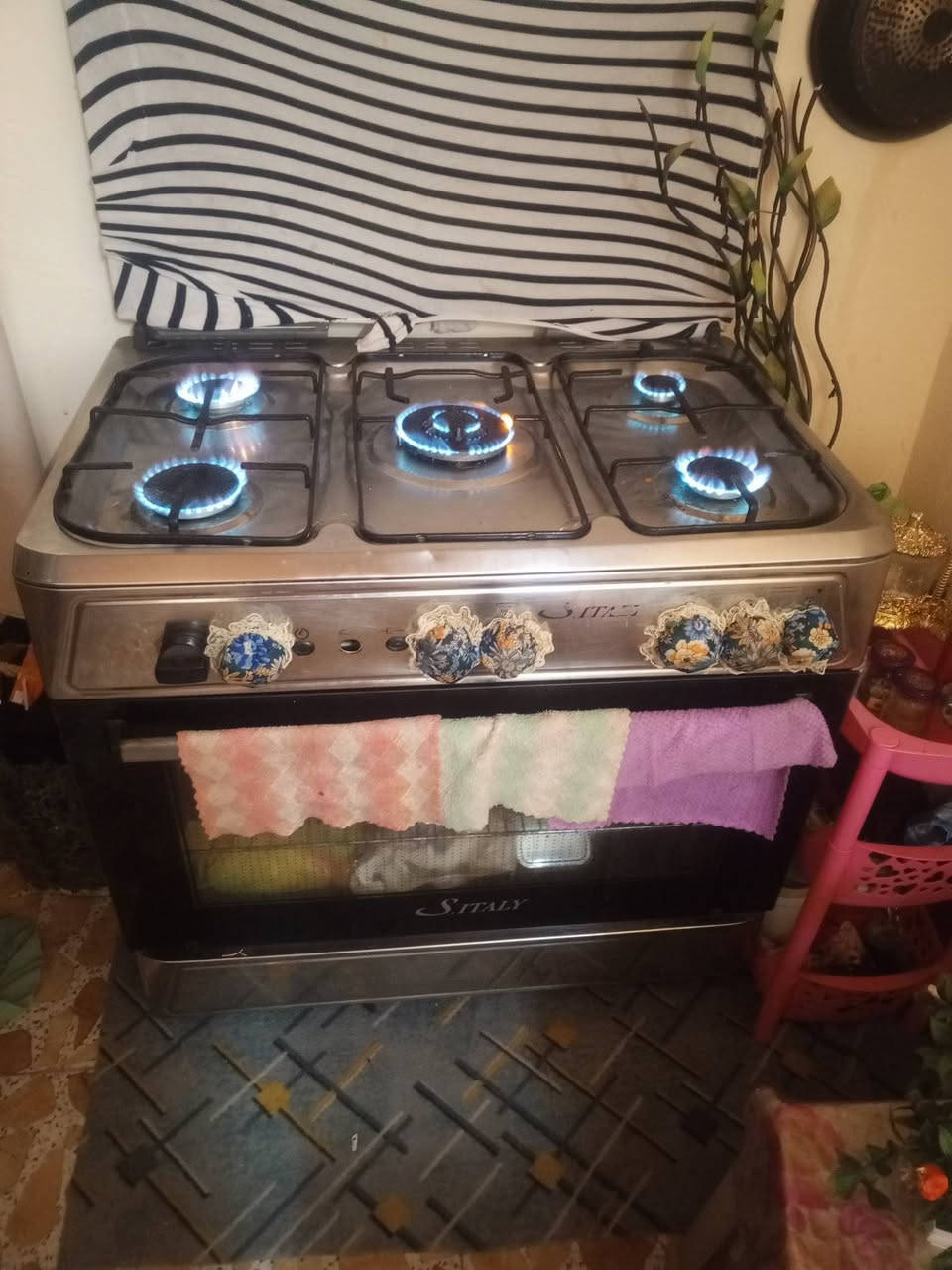 طباخ نضيف وشغال والفرن شغال ع فحص للبيع.ب150 وبي مجال


**إذا كنت صاحب هذا الإعلان وتريد حذفه لأي سبب، رجاءا أرسل رسالة إلى الدعم الفني**