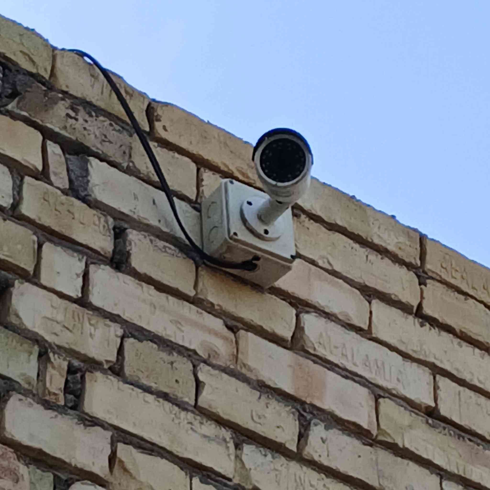 بفضل من الله تم تنصيب 4 كامرات في بيت ابراهيم الراجحي في منطقة السيد ابراهيم ع 
محتاج شغل نظيف ومضمون؟ خليك مع أهل الخبرة! 🛠️✨
​نوفر لكم أرقى أنواع كاميرات المراقبة Dahua الأصلية (2، 5، 8 ميجابكسل) مع ميزة التصوير الليلي الملون وضمان سنة.
​خدماتنا تشمل:
✅ شد وتنصيب الكاميرات لكافة المنشآت.
✅ تنصيب وصيانة الستلايت والصحون بأحدث الأجهزة.
​📍 موقعنا: بابل - مفرق سدة الهندية
💬 للتواصل معنا: ***********
