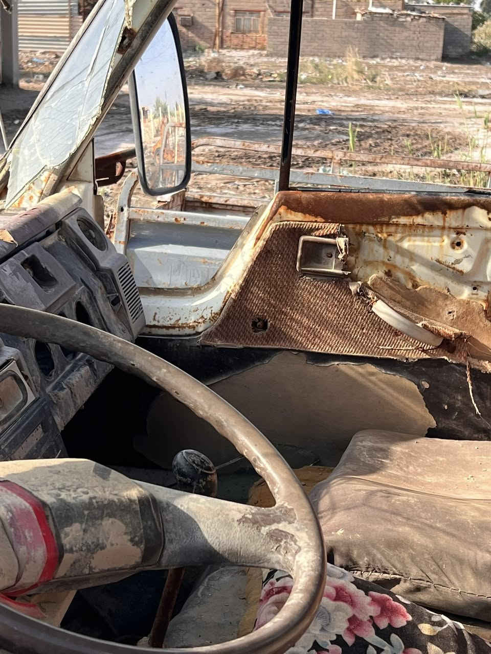 سلام عليكم سياره داينه للبيع سياره متروكه محرك شغال بس متروك استفسار  تواصل على هذه رقم *********** ول موشراي لا يتعبني الف رحمه لهلكم عنوان ناصريه مركز
