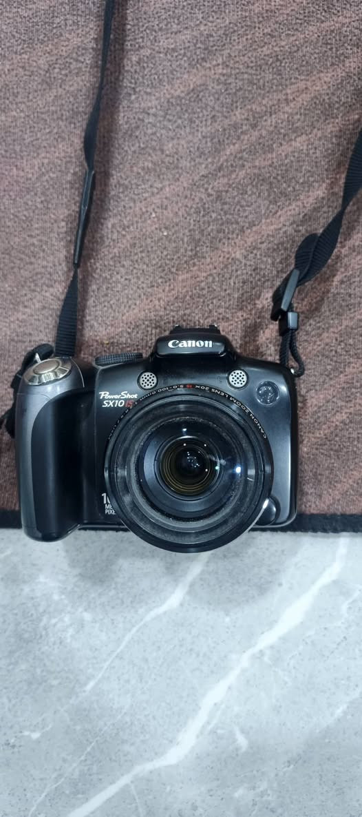 السلام عليكم كاميرا نوع كانون نضيفه رايدهه 125الف وبيها مجال مكاني الجزيرة *********** واتساب
