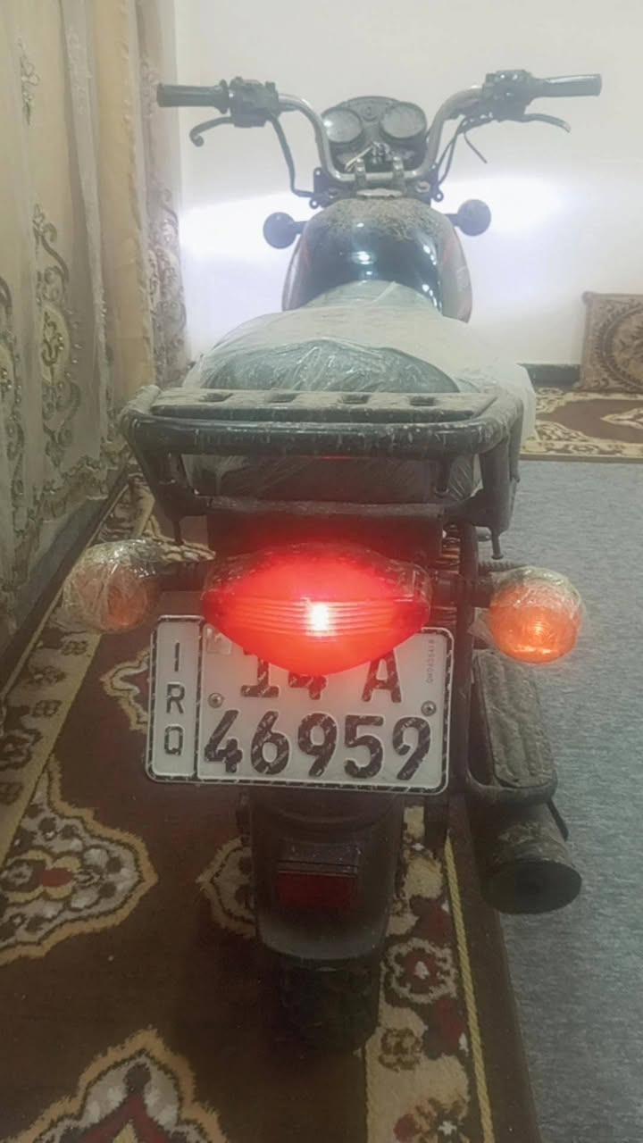 السلام عليكم بوكسر باجاج رقم وسنويه تحويل شوكت ماتريد موديل 2020 طالعه ب 2021
مجفته تجفيت شركه قبل شهر بس كله أصلي 
الدراجه حلوه مرتبه كهربائيات كلها شغاله مكينه ناعمه نهضه قويه مراوس بدراجه أيراني رقم وسنويه حته لو فرق عادي ترهم بيع واتساب ***********
خاص هم موجود 
العنوان البصره الزبير
