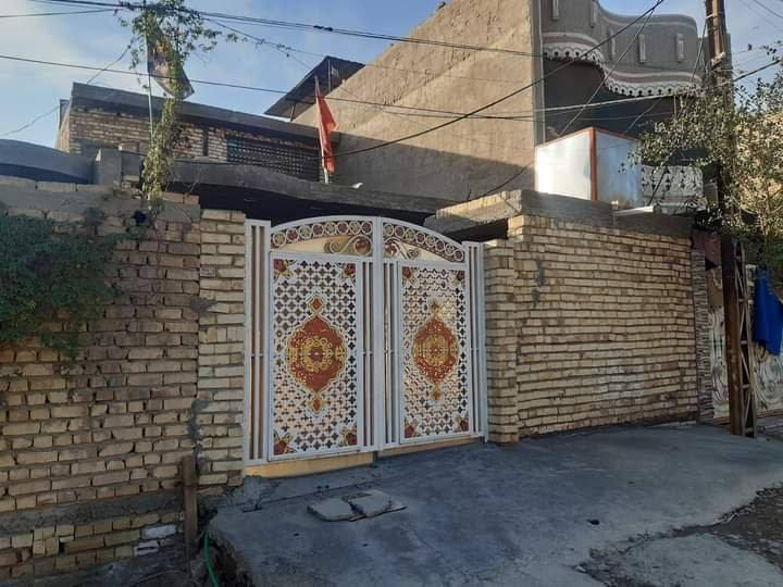 السلام عليكم
دار للبيع بغداد الحسينيه نهاية جريخي خلف جامع شهيد رائد
125 متر واجه 6وربع ونزال 20 طابو صرف مقابيل البيت حديقه تشجير طولها 25 متر وعرض 6 متر الحديقه  البيت يتكون من حوش 5ونص في 6 متر
استقبال 4ونص في 5 ونص صاله كبيره طول 7 وعرض 6
مطبخ مثل ما وضح بل صوره والفيديو صحيات كامله خارجيه وداخليه غرفة نوم 4 في 5 ونص ترك 2 في 2
بيتونه كبيره على كد صاله
بناء حديث  شارع تبليط جديد مجاري ماء، مدارس قربيه
خدمات كامله سعر البيت 93 وبي مجال بسيط مبادره ما ابيع نقد فقط
للاستفسار الاتصال على الرقم *********** بي واتساب ابو زهراء
