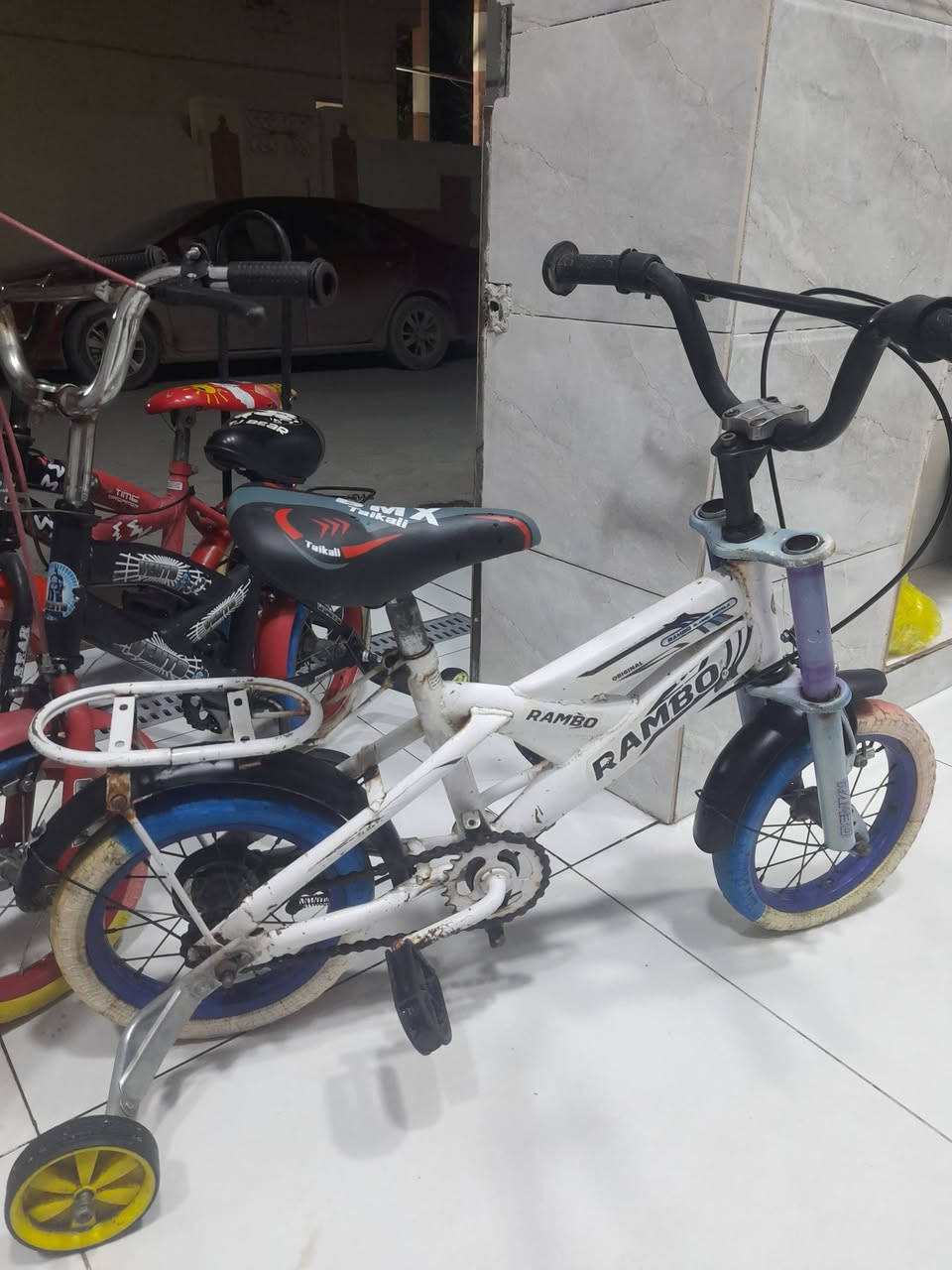 السلام عليكم 
متاح باسكلات حجم ١٢ كاملات من كلشي اي نقص مابيهن الاحمر ٢٠ الف الاسود ٢٠ الف الابيض ٢٥ الف بعقوبة التحرير ***********
