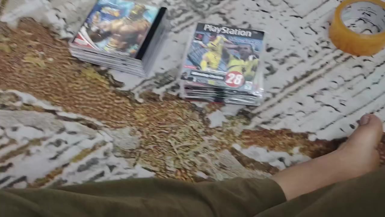 السلام عليكم اقراص بلاي ستيشن 1 ماليزي وطبع سوري قديم سعرهن كلهن المجموعه 35,000 + التوصيل مع التوصيل ***********
