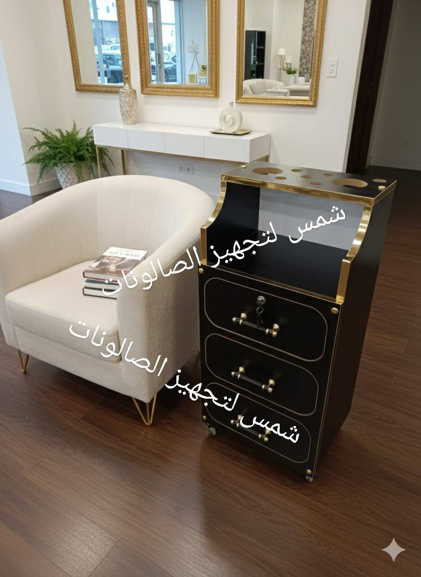 كل تفصيلة تخلي صالونك يطلع بأحلى شكل ✂️💈 
عدنا كلشي تحتاجه:
🔸 رفوف عملية
🔸 عربات لتنظيم الأدوات
🔸 مرايات فخمة
🔸 أجهزة ومستلزمات حلاقة
🔸 كومديات مرتبة
🔸 سديات مع ستولات 
🔸حمالات شسوار 
🔸فاترينات 
🔸لوحات جمالية للصالون 
وغيرها بعد هواي تجهيزات 🔥
زور صفحتنا وخلّك تشوف بعينك 💈
للاستفسار و الحجز مراسلة الصفحة ✅ 
أو التواصل عبر الواتساب ***********

