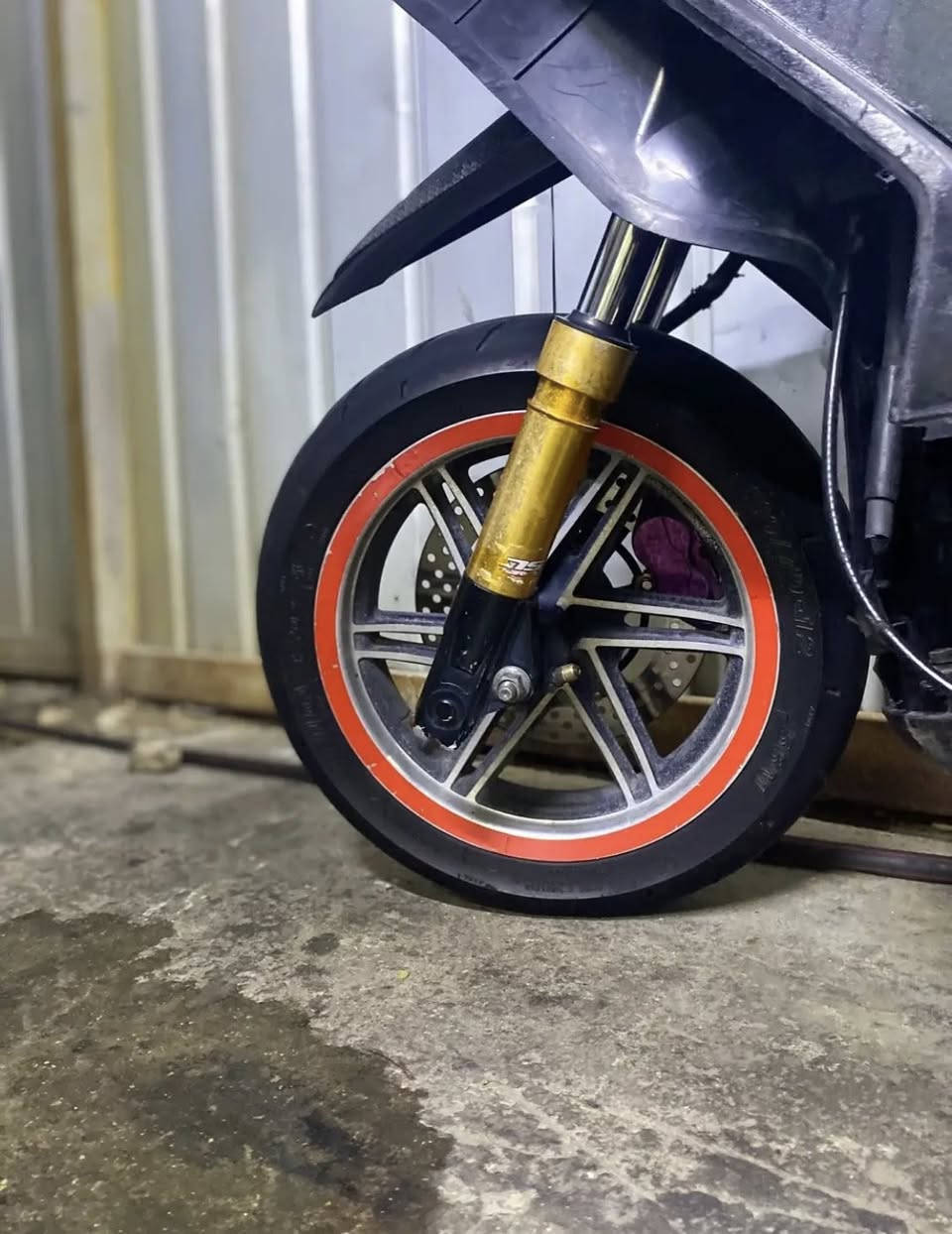 سلام عليكم غراض تزويد اصلي 
1:قبق فلاوين ابو لد لأصلي 
2:ويا امامي مشيف سكنس اصلي 
3:ستان صفح ستيل 
4:قبق شاصي رياضي ذهبي 
5:تعلاكه ستيل اRGS
عضمه سكليتر ذهبي سكنس خطين
***********هـ
او خاص
