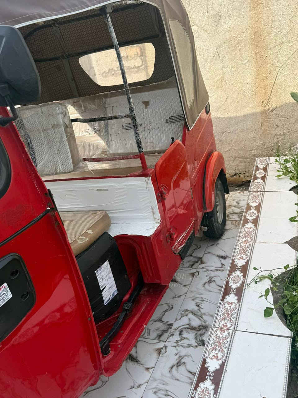 سلام عليكم تكتك للبيع 22/10/7   مكينه مشروكه. و بيه حار يم بك لايت. و بارد بلغد  تكتك نضيفه كهربائيات جديده و تايرات كله جديد. تكتك مرقم مشروع وطني مكان عمار دفاس سعر 8100 و بيه مجال رقم ***********
