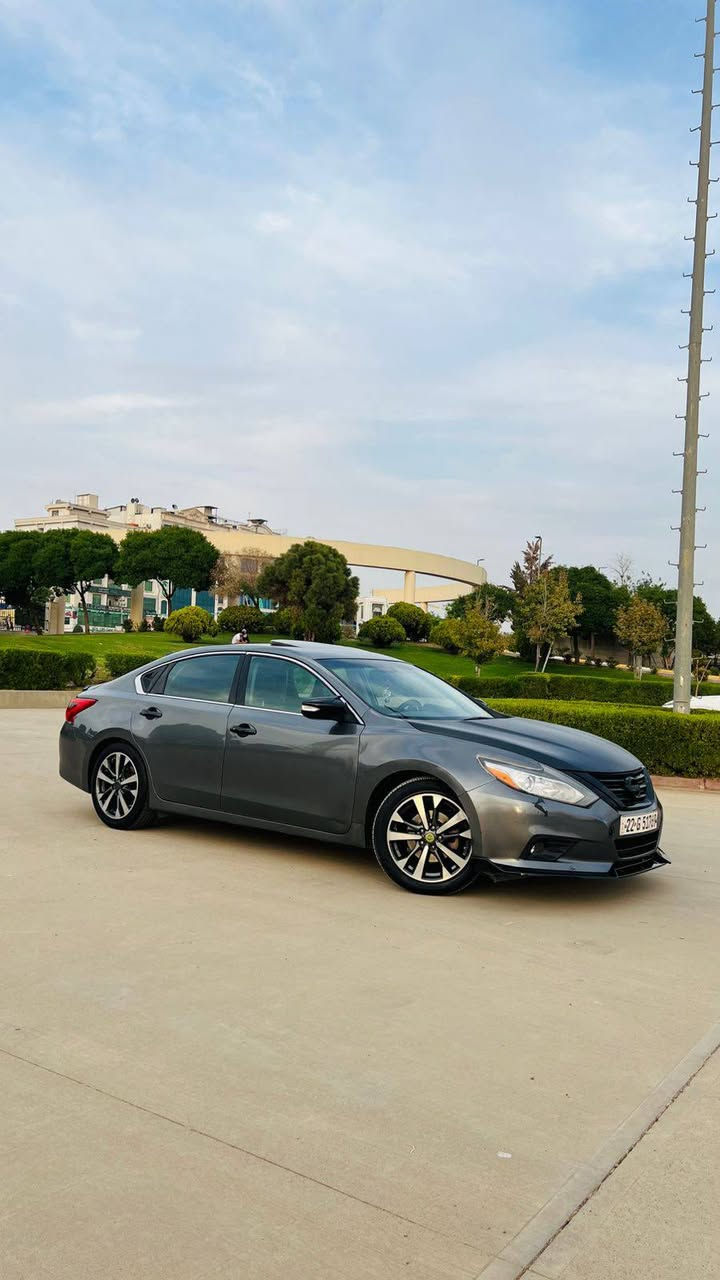 Altima 2017 SL 
بونیت و جەلەخی بویاخ بێ ناو گرتن 
بێ شوخت و سارد و تحیدلە 
سلاید وکوشن جلد و کارەبای و هیتەرە 
۱۲۳ هەزار رویشتوە 
گیر و مەکینەی بەشەرت 
سەنەوی تازەیە 
***********
*********** بشدار, السليمانية
