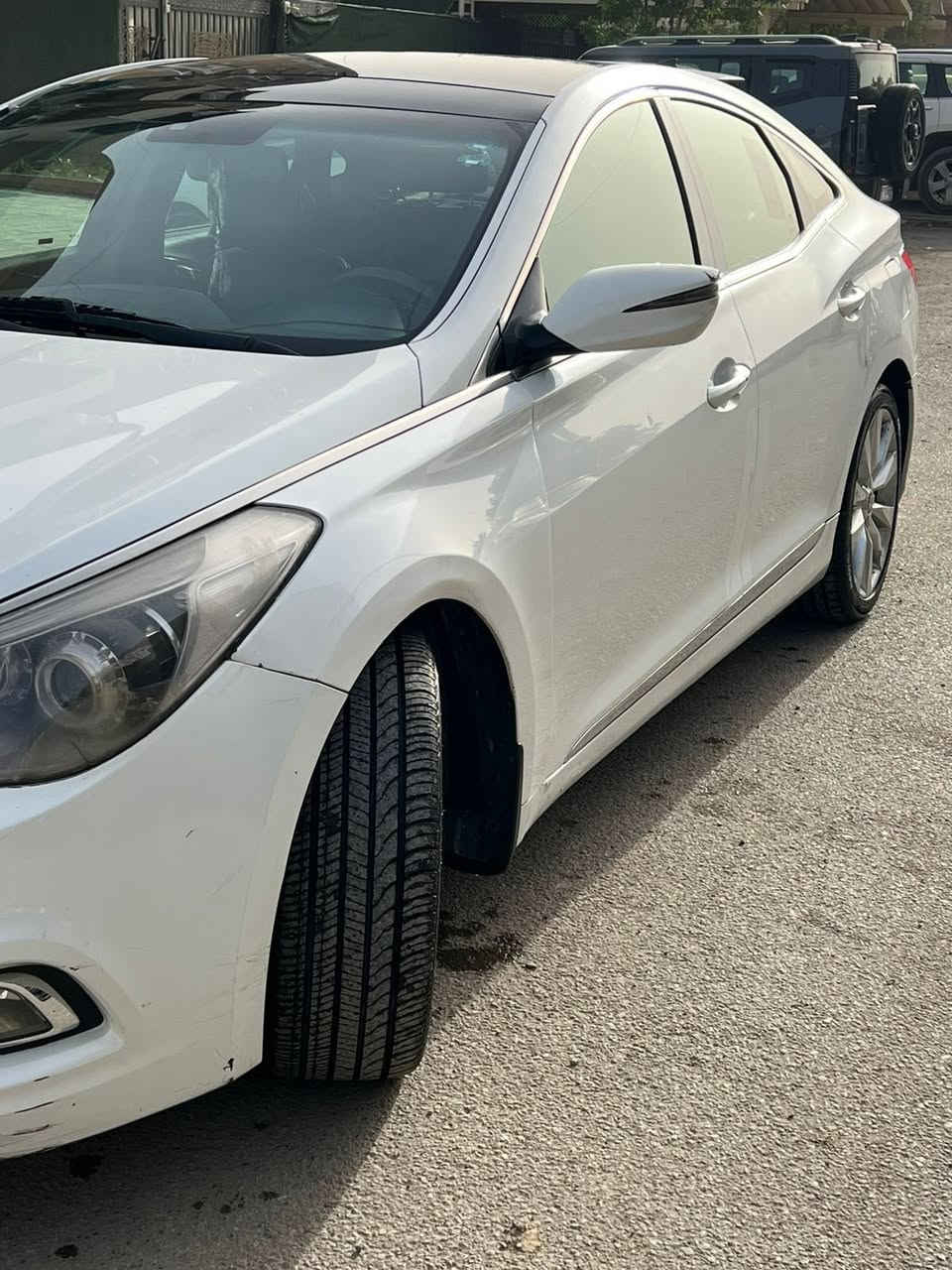 ازيرا 2013 مكفوله الحادث والصبغ بيها اماكن بارد قليل اربيل سنويه منتهيه من 2022 مكينه مفتوحه تبريد لو غاز لو كمبريسر وباقي مواصفات الازيرا معروفه السياره خير من الله 
***********
