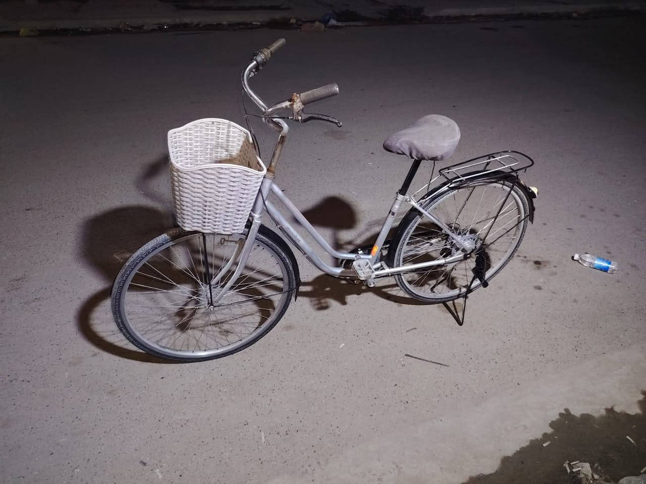 سلام عليكم بايسكل بناتي للبيع حجم 26 عكرب كله شغال كير بريك كامل مكاني بغداد شهداء  السعر 65 وبي مجال للطيبين للاتصال على *********** متواجد واتساب ومازنجر ومستعجل عل بيعته أو مراوس
