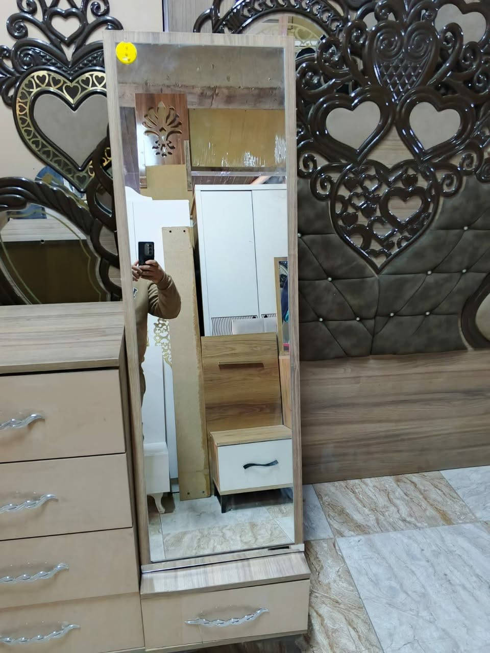 غرفه نوم ٨ قطع ملكي كلش ضخم سعر ٥٥٠ بيها مجال شراي تعال خاص عنوان كركوك

العنده غراض للبيع راسلوني *********** او اتصال ع رقم
