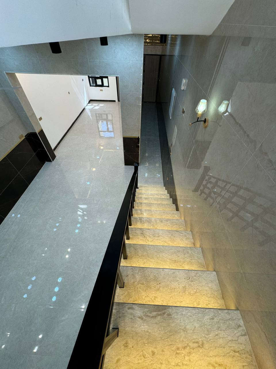 🏠دار للبيع زراعي سند ٢٥ قرار محكمه 
♦️مساحه ١٠٠م طابقين ونص 
♦️بناء درجه اولى 
🛑منطقه الدوره الرواد نهايه شارع ٦٠ قرب كليه الهادي 
🛑يتكون من 
♦️استقبال
♦️حولي 
🔻مطبخ حار+ بارد 
♦️غرف نوم عدد ٤
♦️منور 
♦️خدمات ٣

💸سعر خاص 

⛔️ الاستفسار والاتصال 

***********
