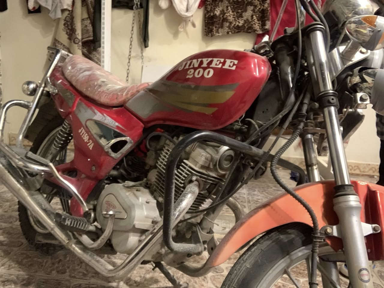 سلام عليكم موطور للبيع
جني خمس كير 
2015/ 200 سيسي 
نضيف 100/100
السعر 400بي مجال بصيط 
الشراي يخابر ***********
