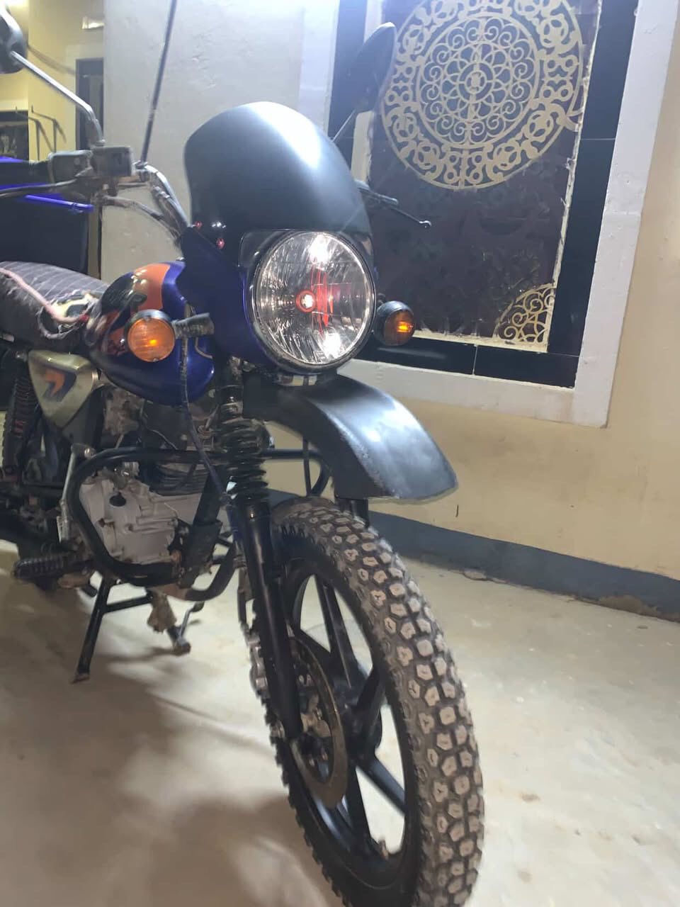 سلام عليكم شباب دراجه بوكسر موديل 2021 دراجه نظيفه وخير من الله سعر 950 وبيه مجال المكان بغداد محموديه اليوسفية رقم ***********
