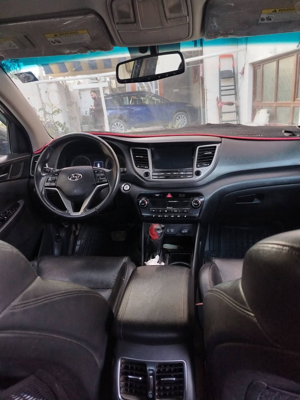 توسان  وارد امريكي gdi٢٠١٧ فول مواصفات ماعد الفتحه
تحكم ستيرن
اشاير بالمري 
ثلاث انظمة قياده
بصمة تشغيل
كشنات جلد
تبريد تدفئه
كشنات كهرباء
مكينه مجفته جديد
السعر ١٤٥ وبيه مجال
***********
