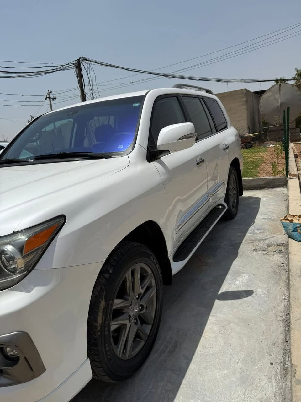 لكزس LX5700 بريم (2013) ماشيه 131 الف فقط
🌅 فتحة سلايت
🛻 محرك V8 سعة 5700cc
🔑 بصمة تشغيل مع أبواب كلها بصمة
🔊 نظام صوتي فاخر
🔥❄️ كشنات حار/بارد مع خزن
🛠️ جكات
🛋️ داخلية قرميدي مميزة
( باقي الموصفات معروفة )
🔩 كير ومكينة وحدادية مكفولة

🎨 صبغ بسيط جدًا بمكانين BDR (جوه الرقم)
✅ السيارة بدون أي نقص
📄 فحص وهَزّة ورقم جديد – تحويل بشرط
السعر:368 و بيه مجال بسيط 
مكان تواجد السيارة: بغداد
رقم صاحب السيارة: ***********
