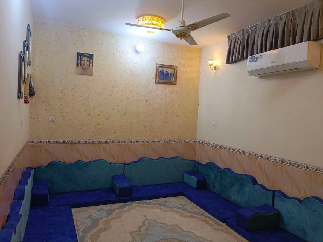 السلام عليكم بيت ١٠٠ متر طابقين للبيع خلف مستشفى الوارث  للاستفسار الاتصال على الرقم ***********
