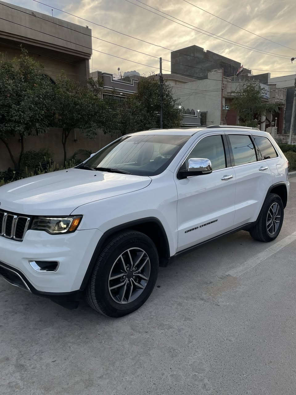 جيب فول لمتدد ١/١ موديل ٢٠  حادثها كلين وب العراق نصبغ نص الجاملغ وبدلت باب صدر اصليه نفس اللون ماشيه ٤٢ لسياره كلش نضيفه. 
العنوان بغداد الحريه  ***********  مامتواجد فيس
