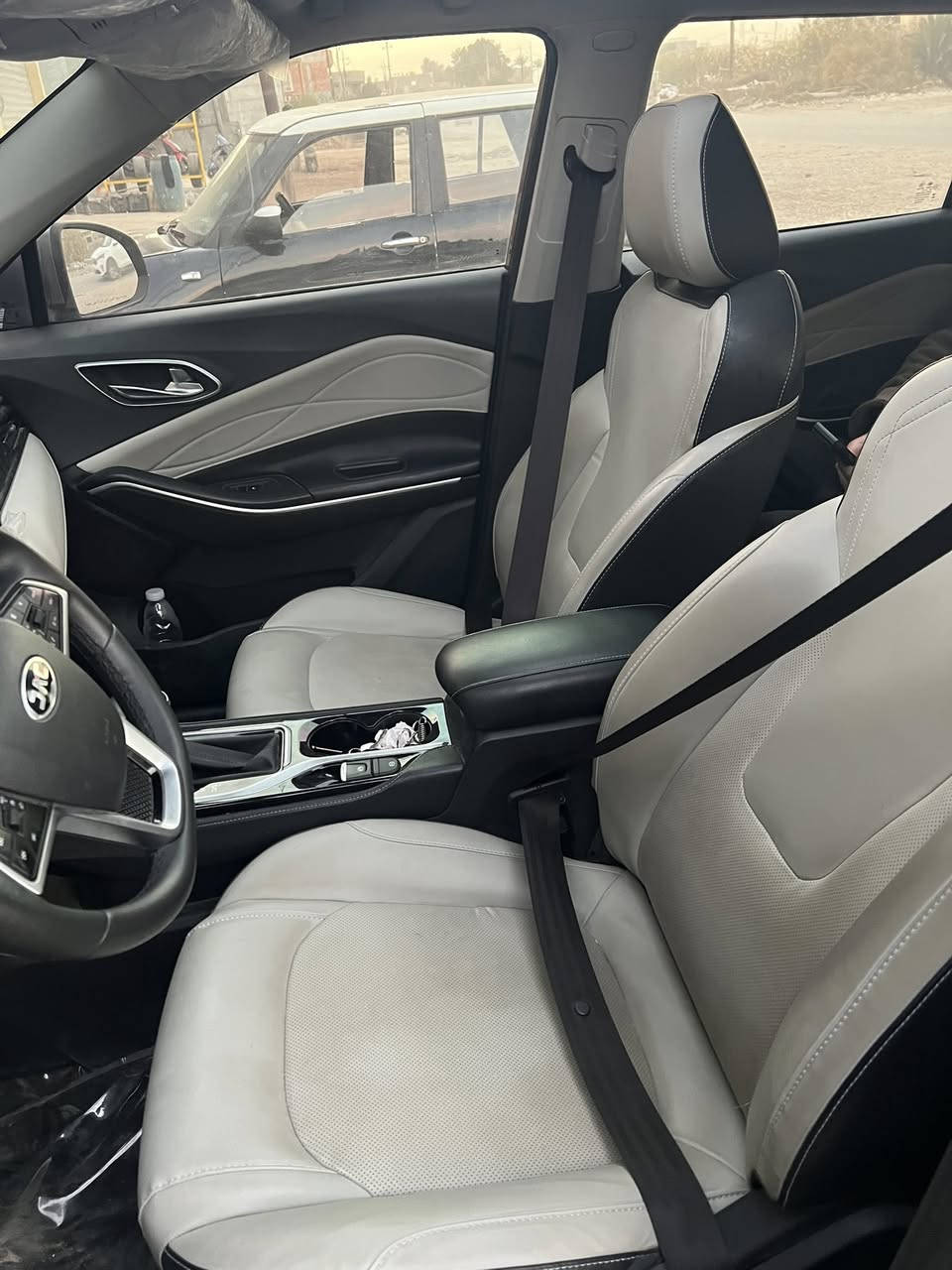 سياره JAC امتياز ياباني J4S
مكينه 1500 تيربو 

سيارة فول 1/1 
بصمه 
فتحه 
هاند بريك كهربائي 
كامرات 360 درجه 
اشاير بالمري 
من تفتح اشاره تفتح كامره بالشاشه 
كشنات جلد 
باقي مواصفات هواي 

السعر 110 وبيه مجال 
***********
