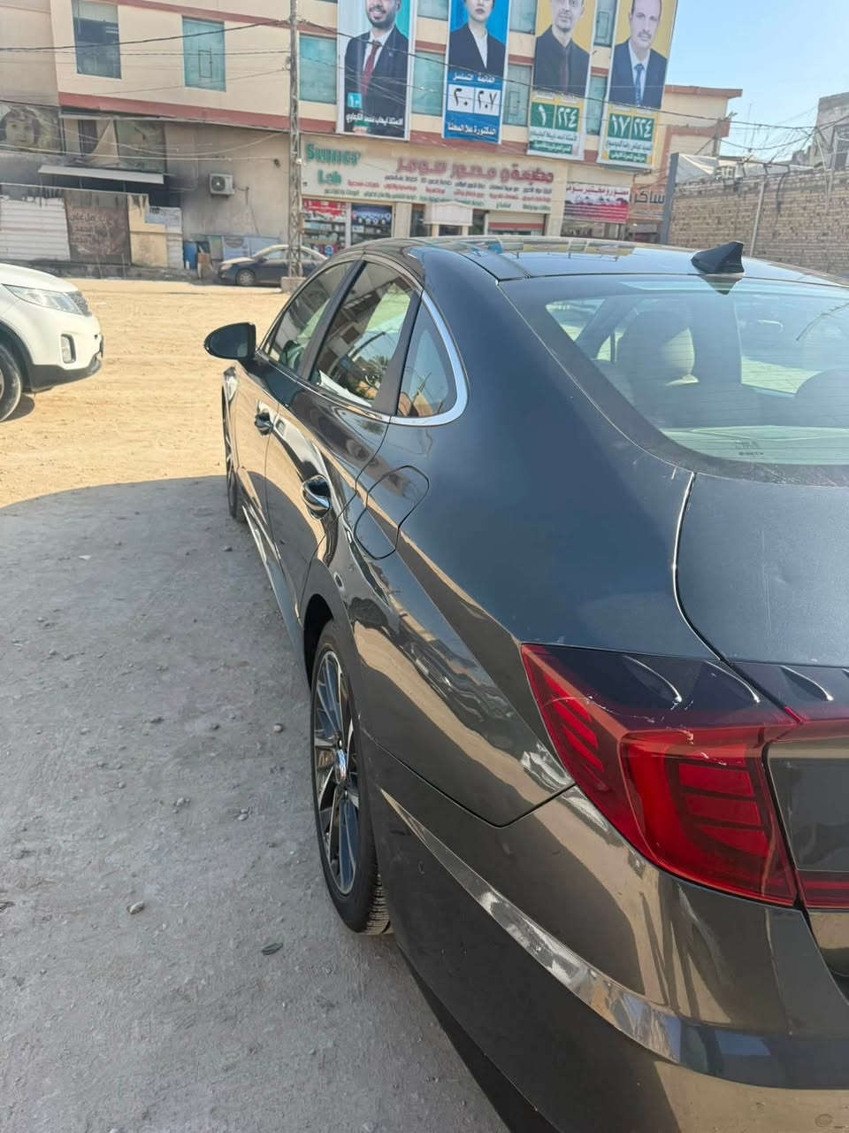 السلام عليكم 
سوناتا 2023 limited فول فول للاخير 
محرك : 1.6t تيربو اقتصادي واعتمادي
گير : 8سرعات DTC دبل كلج
ماشية ٤٨ الف كيلومتر وقابل للزيادة
الضرر قبق جنطة فقط ومبدل نفس لون اصلي بدون دواخل بدون ايرباك راسلني ارسلك تفاصيل
السيارة بدون اي نقوصات بدون مصرف جاهزة من كل النواحي وبدون اي مشاكل
مواصفات السيارة :
-لايت ليد وعدسات ٤ خاص بفئة الـ limited
-داخل مشمشي ومطعم باسود لون مميز 
-مقاعد كهرباء وميموري
-كراسي الامامية كهرباء
-مقاعد تدفئة وتبريد
مقاعد جلد نابا طبيعي- 
-تدفئة ستيرن 
-شفتات بالستيرن
-بانوراما 
-اضائة داخلية 64 لون متغير 
-شاشة ترفيهية كبيرة وازرار لمس
-عدادات شاشة الكتروني
-اربع وضعيات قيادة( sport-smart-normal-custom )
-شاحن وايرليس
-اوتو هولد 
-كامرات 360 درجة محيطية
-كامرات مع الاشارة 
-رادار جانبي ورادار خلفي ورادار امامي ومحافظة على المسار
-مثبت سرعة متفاعل
-داتا شو 
-تبريد قطعتين 
-شاشة تبريد وازرار خاصة للتحكم بالتبريد
-تشغيل عن بعد وتحريك السيارة عن طريق الريمونت 
-ويل حجم 18 سبورت
-نظام صوتي Bose محيطي 16سماعة
-اوتو هولد
-تنبيه تصادم
-فتح صندوق الجنطة تلقائي عندة الاقتراب 
-اوتو بارك
وهواي مواصفات بعد معروفة الاعلى فئة بالسوناتا 
السيارة مرقمة معوقين قادسية وكالة عامة
سعر السيارة ١٧٣وبيها مجال بسيط 
للتواصل خاص او على الرقم ***********
