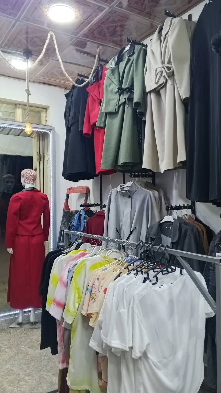 السلام عليكم
محل ملابس وكوزمتك كامل من كلشي 
للبيع 
العنوان نهاية شارع النائب مجاور اتكيت ومجمع بغداد 
لتواصل على هذا الرقم 
‏‪***********‬‏
