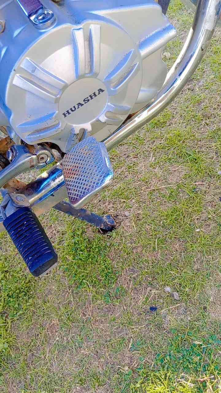 سلام عليكم دراجه هيوشه لبيع موديل 2017مكينه ما مفتوحه دراجه أحله من الصور تخم تأير كهرباء يأت كلهه شقاله ما بيهه اي نقص دراجه مال جناي سعر 500وبيهه مجال قليل رجائن المو شراي لا يتعبنه ويتعب روحه رقم***********
