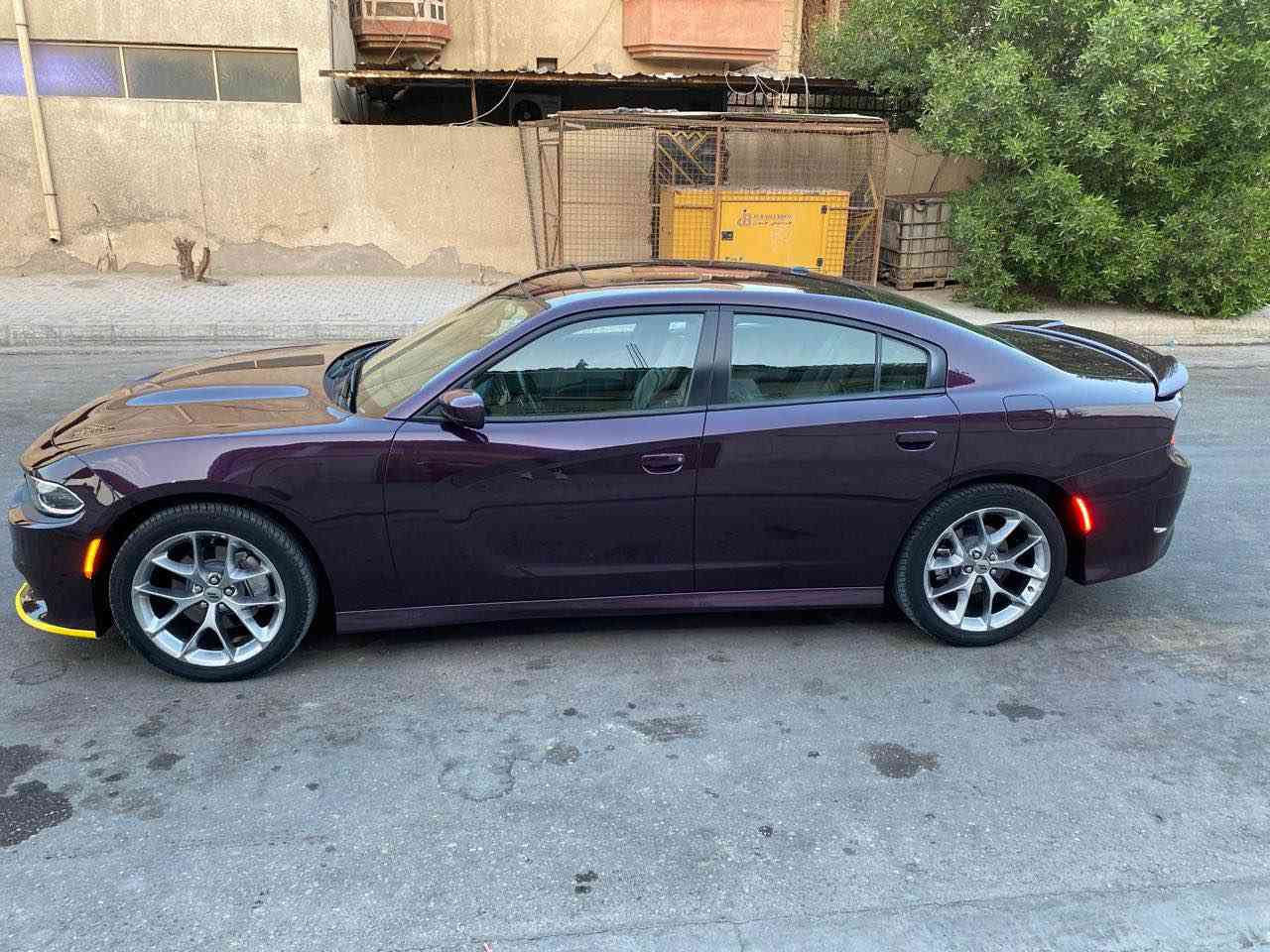 السلام عليكم
 للبيع او المراوس 
دوج جارجر GT خليجي وكالة هارلم
موديل 2021 لون مميز
رقم اربيل وكاله او تحويل بسمي السياره قبل شهر جددت سنويتها لل31 
مواصفات الخليجي معروفه 
سلايد السياره 
ماشيه 70 
لون مميز نظيفه وجديده السياره تجي وتشوفها بعينك
صار بيها شخط بين البابين صفحة الصدر ورشيته كلير شغل درجه اولى
سعرها 298$ وبيها مجال قليل
ملاحظه السياره مابيها نقص ولا الف دينار 
للتواصل *********** البصرة, العراق
