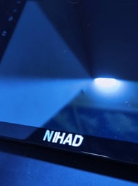 شاشة ٩انج ٤K • كاميرا ١٠٨٠p • تركيب بدون قطع