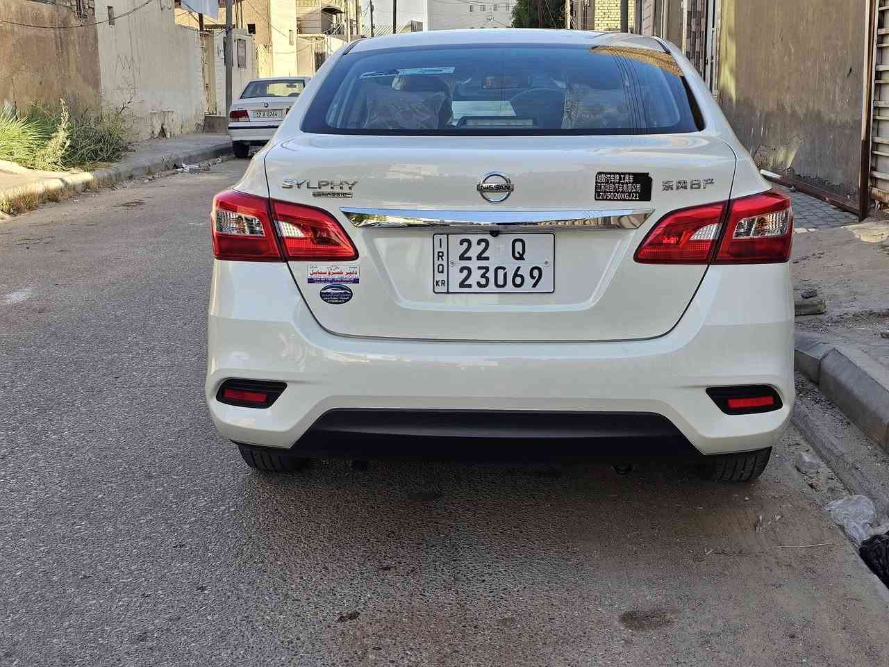 نیسان سنترا موديل 2025 بحالة الوكالة)
المواصفات والميزات

الفئة : VIP (أعلى صنف).

المحرك : 1600 CC اقتصادي وقوي).

التبريد قطعتين أمامي وخلفي).

الإضافات فتحة سقف بانوراما

العداد: ماشية 4000 کیلومتر فقط (شبه زیرو)

الضمان سيارة وكالة ومكفولة كفالة عامة 
رقم أربيل( تريد وكالة او تريد مداور ) 

السعر:

128 ورقة (12,800 دولار أمريكي).

للاستفسار والتواصل

رقم الهاتف: ***********
