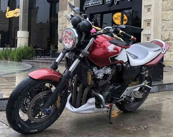 Cb400 سيبي للبيع
مكفول كفالة عامة 
اوراق اصولية 
جيل ثالث 2010 هايبر سكيورتي
كابريتر ١٦ ولف اول ثاني ثالث بطناش
الدراجة احلى من الصور مكاني موصل 
للاستفسار ***********
