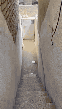 سلام عليكم بيت 100 متر طابق ثاني درج وباب معزول للايجار كامل وجاهز  البيت البلديات شارع المصرف حي التراث خلف عماره ابو اسعد للاستفسار ***********
